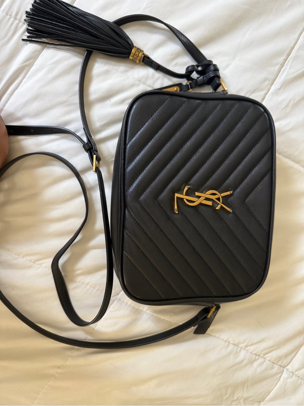 Saint Laurent Black Chevron Quilted Leather Crossbody Gold YSL used Great - Picture 4 of 4